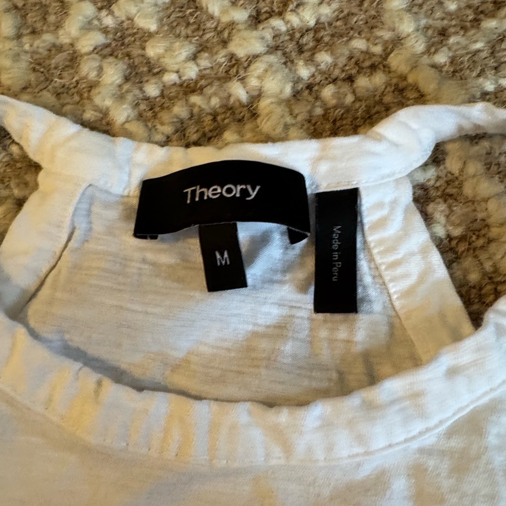 Theory Womens Size medium / Kavasi Halter Top / Color: White ❤️❤️❤️